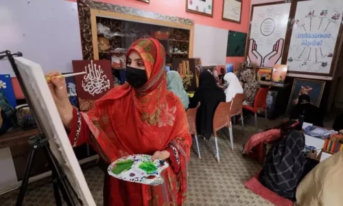 Pakistani vocational school helps Afghan women refugees build businesses