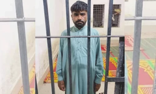 FIA arrests travel agent providing Umrah visa for begging