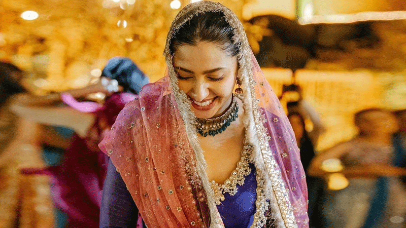 Mahira Khan shares pictures from her mehndi ceremony