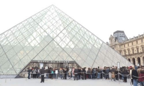 Louvre museum evacuated and closed over fear of attack