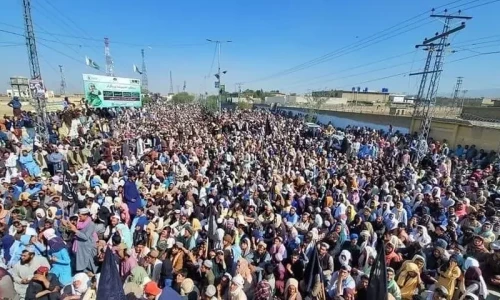 Thousands protest against passport, visa policy at Chaman border