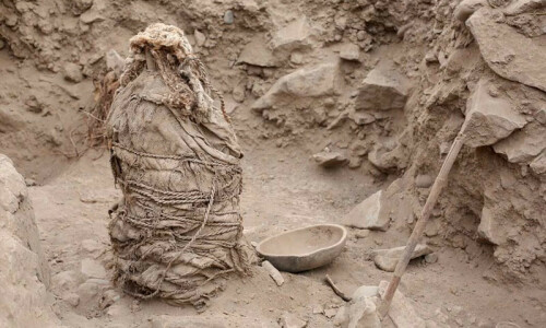 Peru archaeologists unearth 1,000-year-old mummies of children in Lima