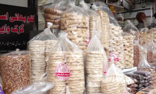 Crispy, sweet winter delicacy &lsquo;Gajak&rsquo;