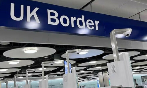 Britain announces stricter visa measures to reduce net migration
