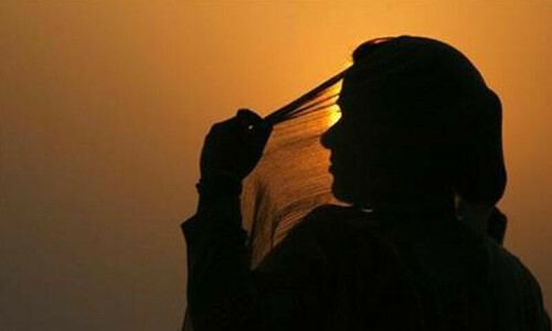 Faisalabad cop captured red-handed while harassing women