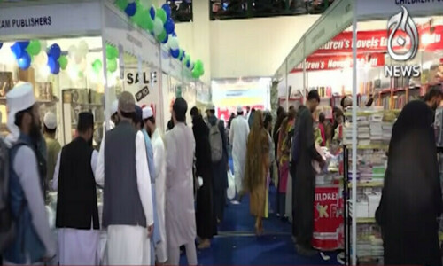 Which books were popular in Karachi International Book Fair?