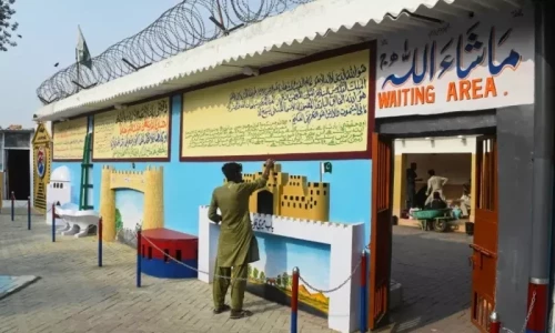 Murderers, kidnappers sell art from Pakistani prison