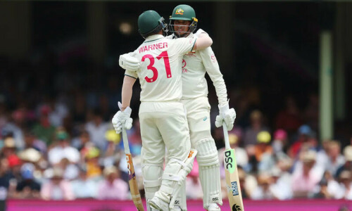 Warner out for 34 in farewell Test as rain thwarts Pakistan