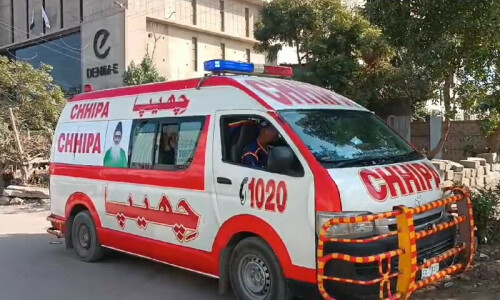 At least 15 women injured as lift collapses in Karachi&rsquo;s Korangi