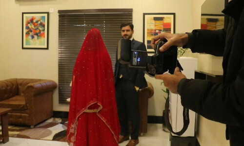 Police vacate station in Muzaffargarh for wedding photo shoot