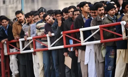 Majority of Pakistani youth don&rsquo;t want to go abroad, finds survey