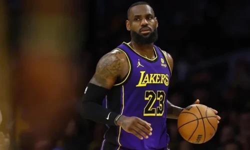 LeBron James becomes first player in NBA history to score 40,000 points
