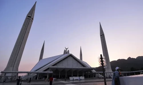 IIU orders Dawah Academy to end Rs5,000 fee for itikaf at Faisal Mosque