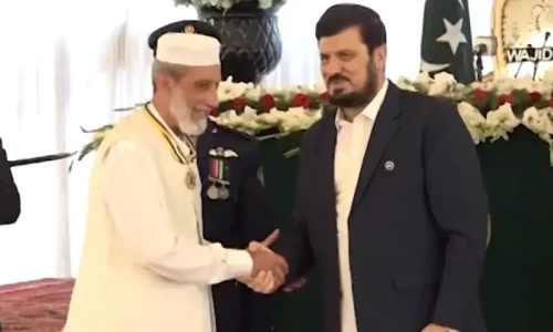 Govt honours Kaptaan Peshawari chappal maker with civilian award