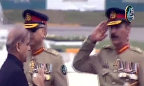 Did General Asif Ghafoor salute PM Shehbaz Sharif at Pakistan Day parade?