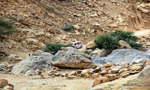 17 killed as truck carrying pilgrims falls into ravine in Balochistan&rsquo;s Hub