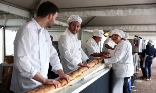 French bakers make world&rsquo;s longest baguette, beating Italy