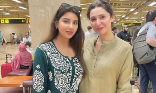 Mahira Khan meets her doppelganger Kurasah Anwer at airport