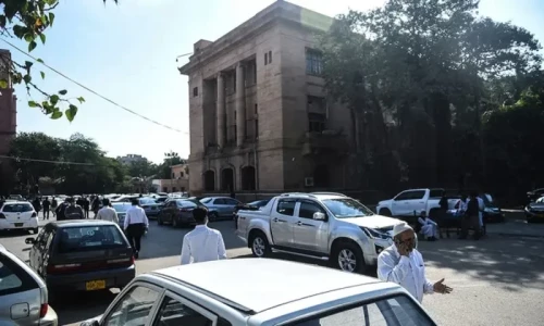 Sindh govt to start shuttle service for lawyers