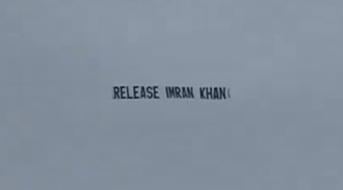 &lsquo;Release Imran Khan&rsquo; banner flies over New York stadium during Pakistan, India match