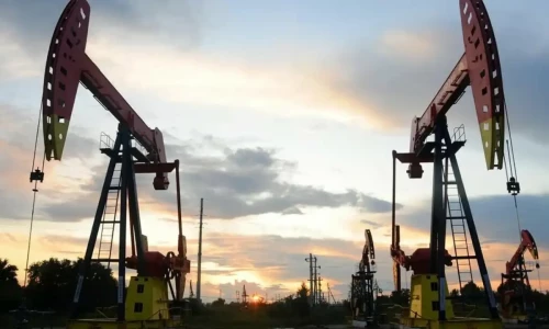 Oil slips on US growth worries, ample crude supply