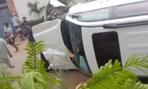 Two killed, four injured in accident at Karachi&rsquo;s Karsaz Road