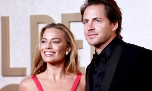 Pregnant Margot Robbie enjoys swim in Italy