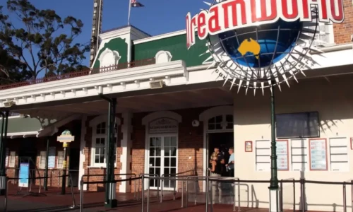 Tiger injures its own handler in Australia