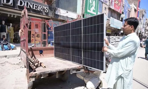 Solar panel prices decrease in Pakistan