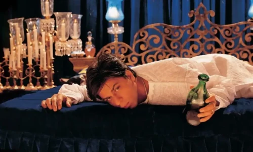 Shah Rukh Khan actually started drinking after Devdas