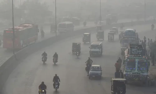 Smog crisis: New school timings announced in Lahore
