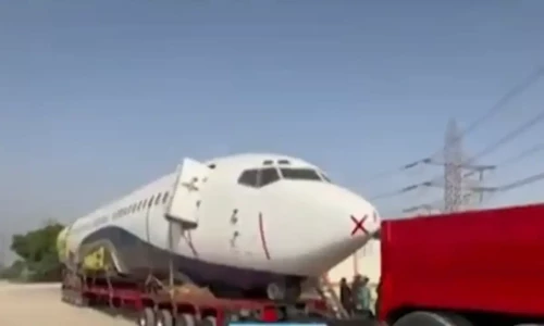 Aircraft transported by road from Karachi to Hyderabad for the first time in Pakistan