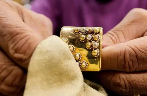Check latest rates as gold prices soar in Pakistan