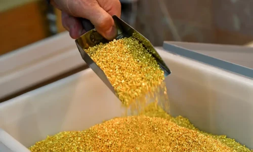 Gold prices further decline in Pakistan amid political unrest