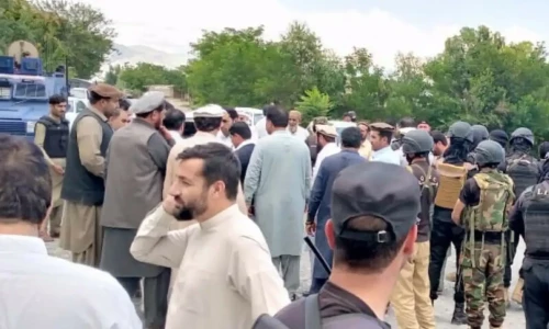 Warring tribes in KP&rsquo;s Kurram reach ceasefire as forces, police deployed at outposts