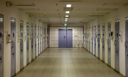 Government blocks passports of hundreds of Pakistanis jailed in UAE