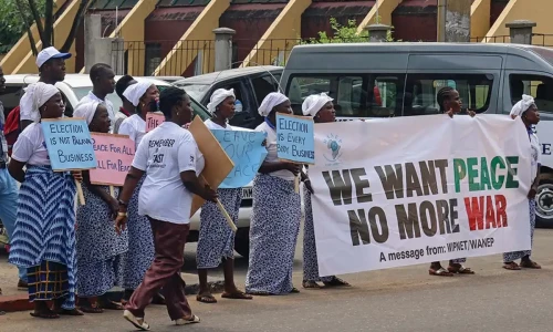 What role women can play to in keeping peace among conflicting parties?