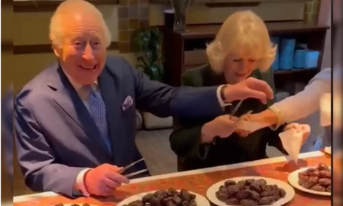 King Charles, Queen Camilla lend a hand for Ramazan preparations