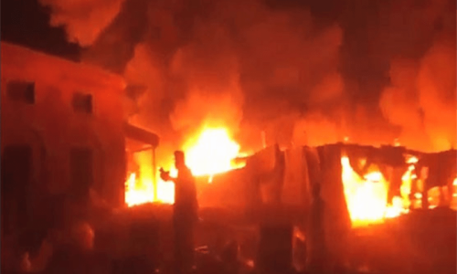 Fire erupts in Sadiqabad&rsquo;s thrift market