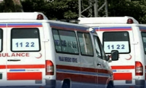 Faisalabad: Passenger van overturns due to speeding