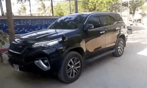 Karachi: Woman opens fire after car collides with truck