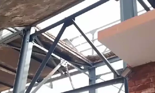 One killed as Khanewal railway bridge collapse; minister orders inquiry and suspensions