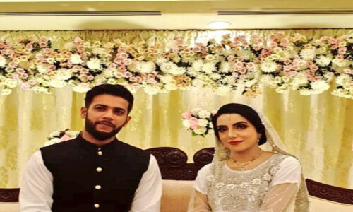 عماد وسیم کو بےوفائی کے الزام کا سامنا، کیا عماد اور ثانیہ جدا ہوچکے؟