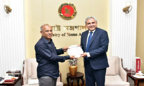Bangladesh allows visa-free entry for Pakistanis, who are entitled?