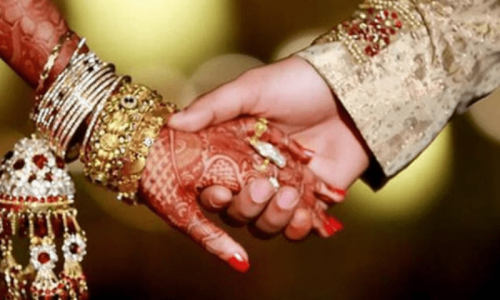 خوبصورت لڑکی سے شادی کرنا مہنگا پڑ گیا، دُلہن نے لاکھوں کا چونا لگا دیا