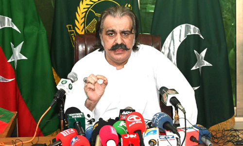 Federal govt can&rsquo;t impose &iacute;ts decisions on Khyber Pakhtunkhwa: CM