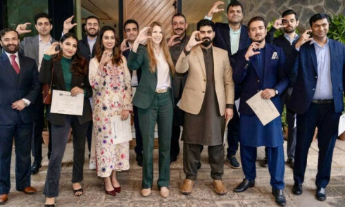 پاکستانیوں کے لیے برطانیہ میں مفت تعلیم کا موقع، اسکالرشپس کے لیے درخواستوں کا آغاز
