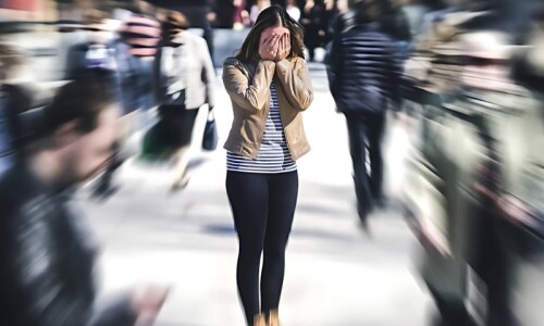 پینک اٹیک کیا ہے اور متاثرہ شخص کی کیسے مدد کریں؟