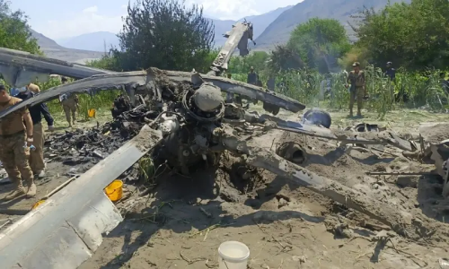 Army helicopter crashes in GB, two majors among five martyred