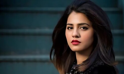 پاکستانی گلوکارہ قرۃ العین بلوچ ریچھ کے حملے سے زخمی